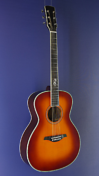 You`s, sunburst lackierte Akustikgitarre in OM-Form mit massiver Fichtendecke und Mahagoni an Boden und Zarge, Pickup